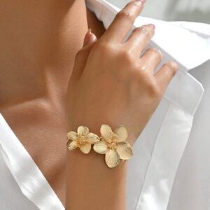NWOT Zara Yellow Gold Flowers Bracelet Women’s Boho Jewelry Delicate Chain